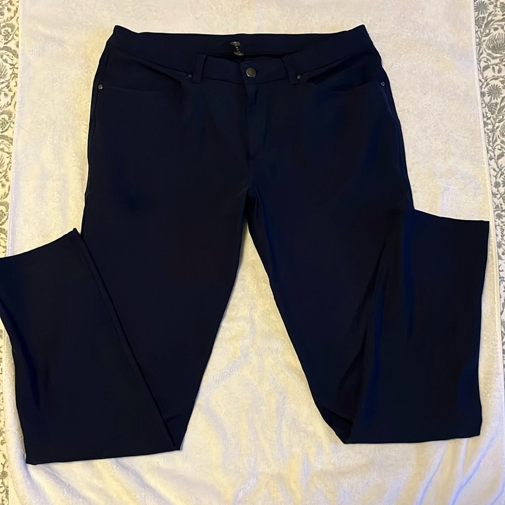 Men’s Lululemon Slim Fit Trouser